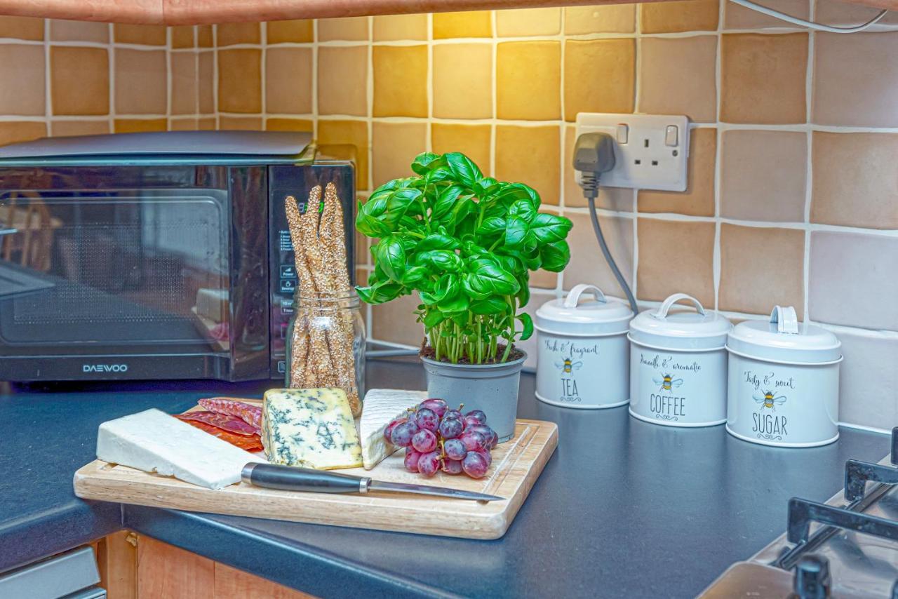 Laurel - Pet-Friendly Cottage With Indoor Pool, Hot Tub & Panoramic Snowdonia Views Colwyn Bay Dış mekan fotoğraf