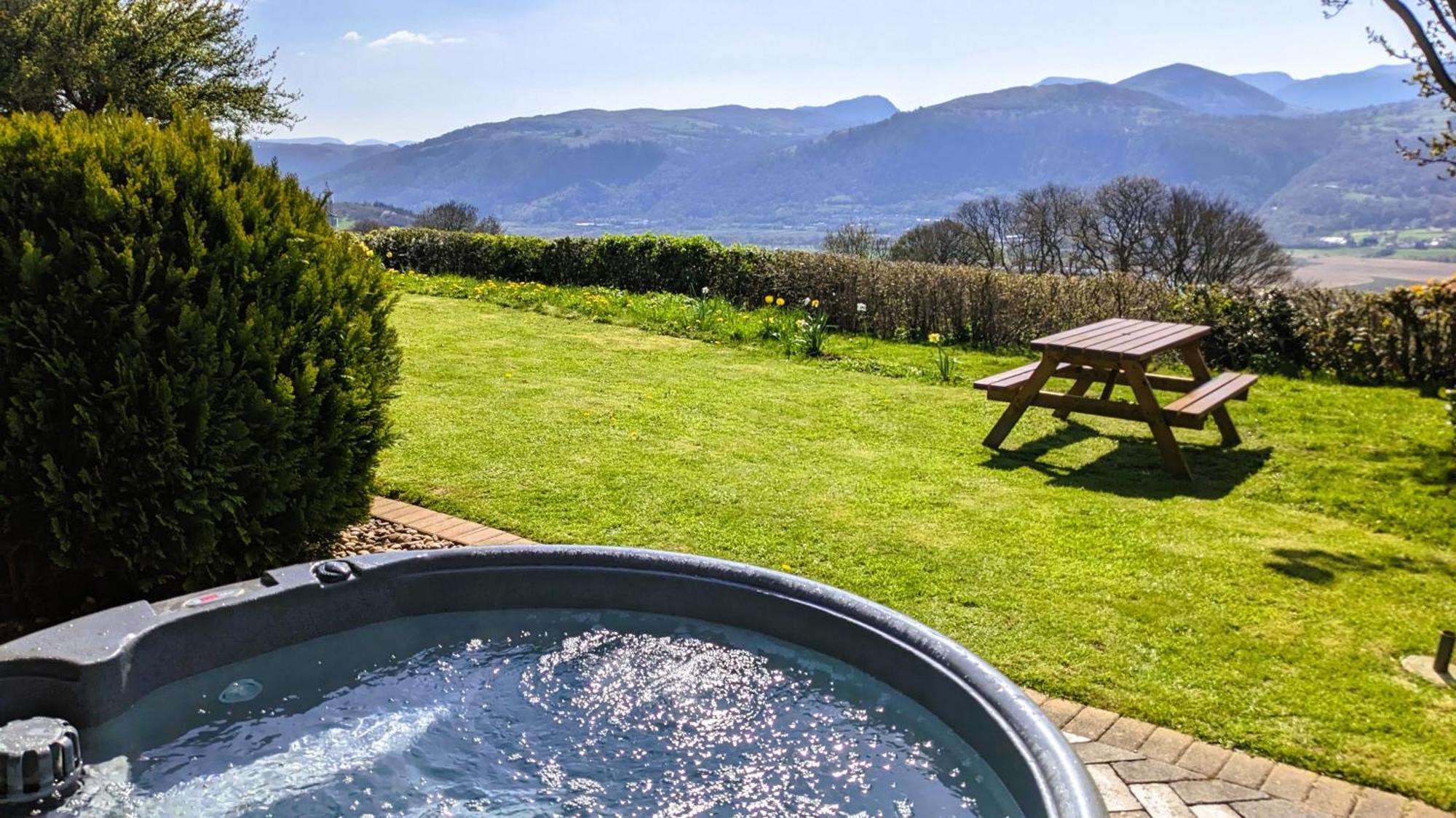 Laurel - Pet-Friendly Cottage With Indoor Pool, Hot Tub & Panoramic Snowdonia Views Colwyn Bay Dış mekan fotoğraf