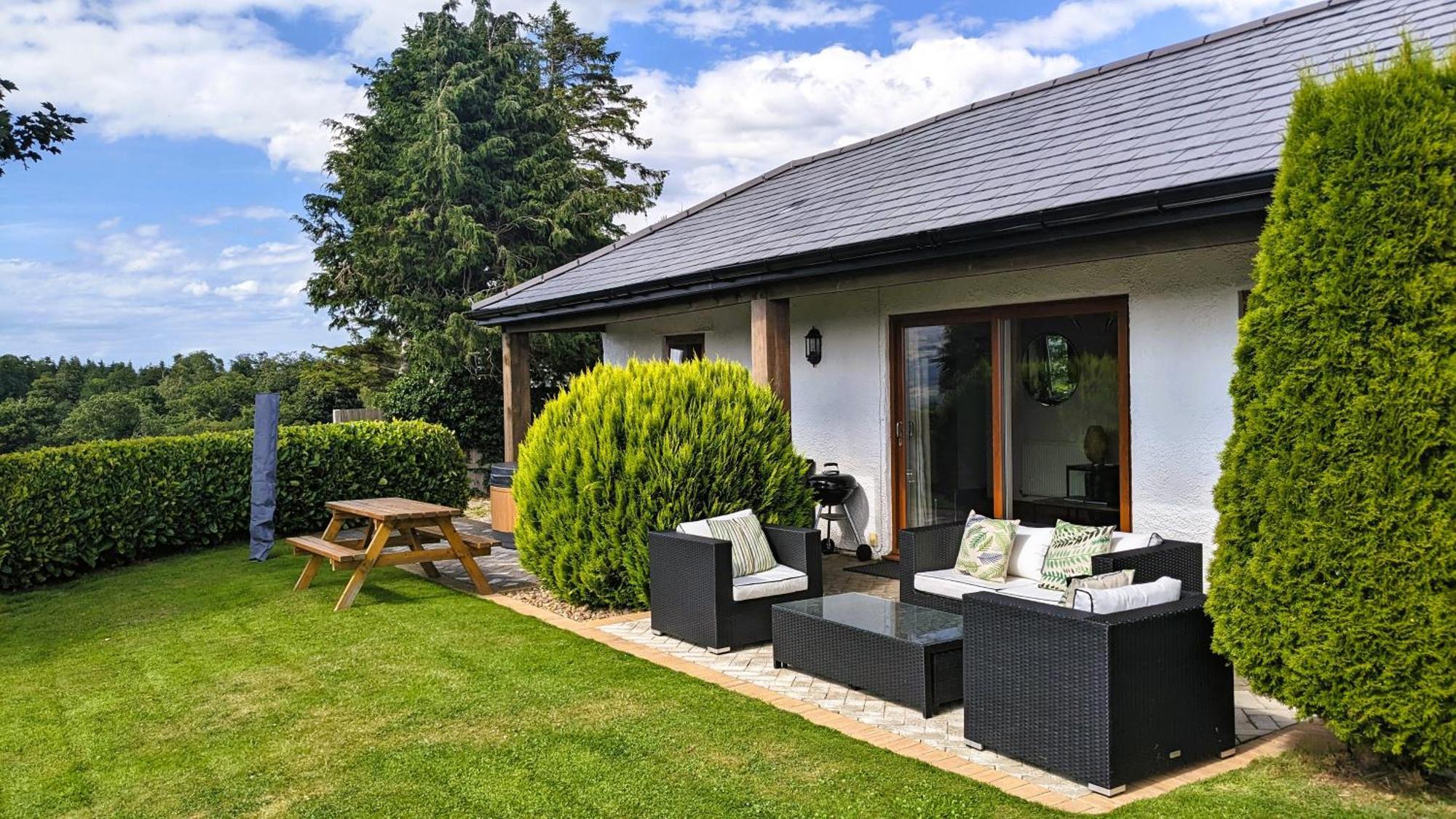 Laurel - Pet-Friendly Cottage With Indoor Pool, Hot Tub & Panoramic Snowdonia Views Colwyn Bay Dış mekan fotoğraf